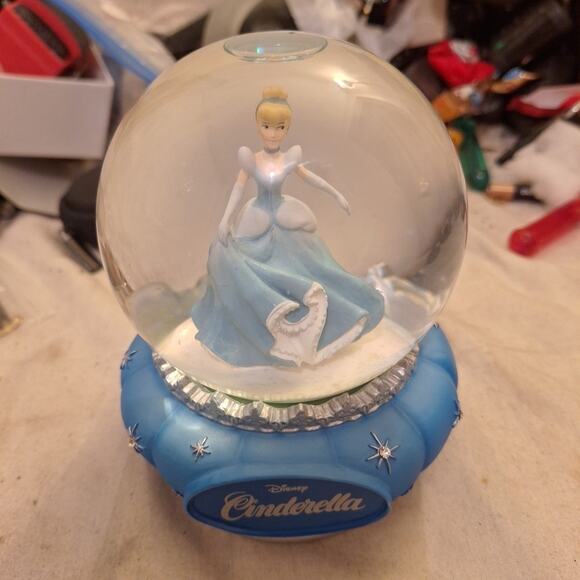 Disney Showcase Collection CINDERELLA SNOW GLOBE Excellent Condition - Picture 1 of 7